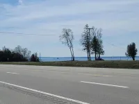 Relaxing Lake View Home, Pet Friendly, Central Location.  Close to Ferries!