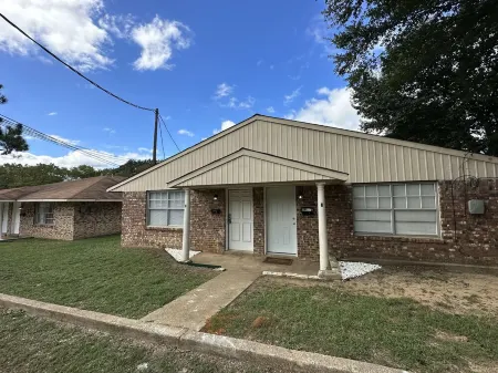 Piney Woods 8 - King Bed Отели в г. Тексаркана