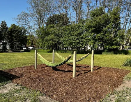 Private Hot Tub, Outdoor TV, near Downtown & Lake Michigan Beaches!