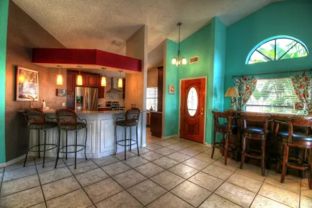 Beautiful Beach House for a Relaxing Getaway!1700 sqft 3BD/2BA, Free WiFi. Отели в г. Apollo Beach