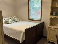 Lake Nokomis 4-bedroom Lakeside Spacious Cottage Hotels in Nokomis