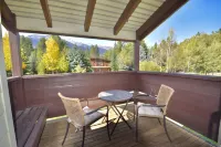 Private Top Corner Condo Just 5 Mins to JH Ski Resort- Great Views + Deck & BBQ! Hotels in Wilson
