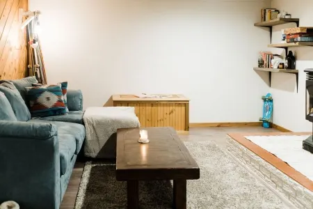 Downtown Bozeman Bungalow - 2 blocks from Main St. Отели в г. Бозмен