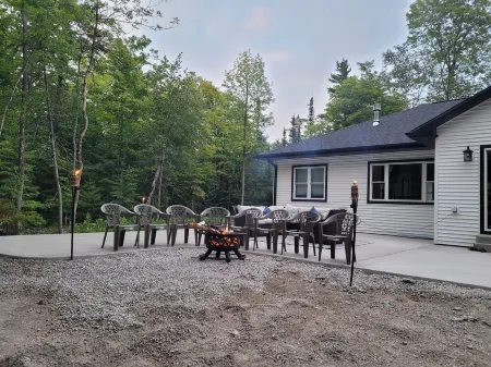 New, charming custom home, 7 minute walk to the beach