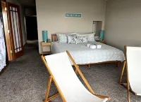 Waterfront 2 bed, 2 baths, 1364 sq ft, views of Mt Rainer, Seattle, and more. - balcony