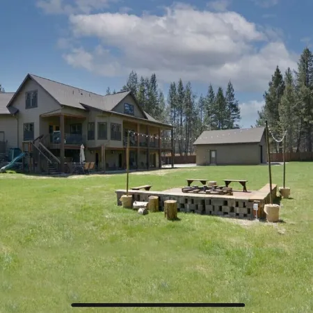 Riverfront Property! Hot Tub! Bring the Dogs!!
