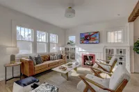 High End Campus Cottage 5 Star - King Bed, 3 Bedrooms, 1.5 Bath, Newly Remodeled