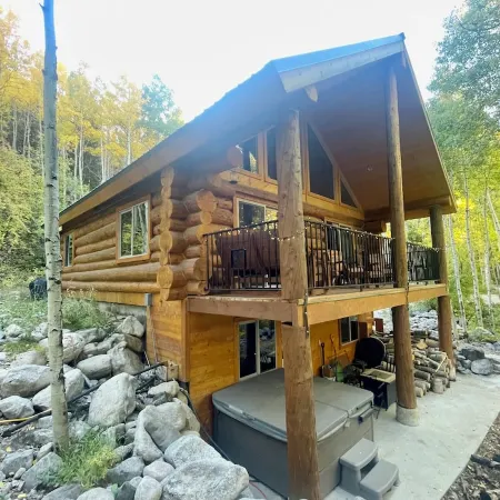 Monarch Hideaway - Modern cabin 5 miles to slopes!