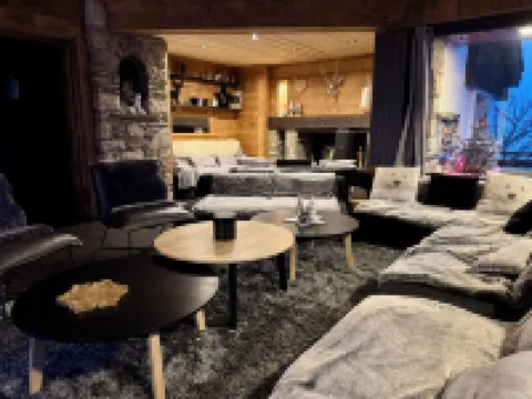 Sublime Views-Upper Chalet-180m2 Aux Angles -16Pers on 3300m2-Near the Center Hotels in Les Angles