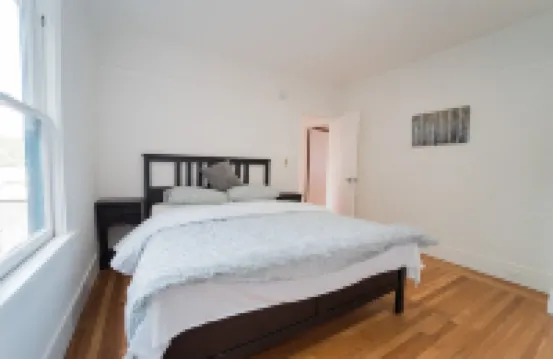 425A- Upper 2B1B Unit Gated Parking near Bart & FW, shops and restaurants