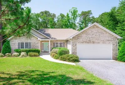 Modern Home! Golf Simulator - Poker - Pet Friendly Hotels near Pinehurst Resort