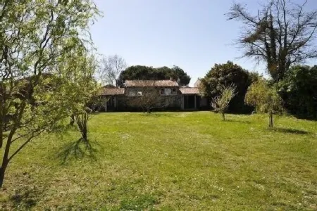 Oléron island large house with private no overlooking, garden near to the ocean Отели в г. Сен-Пьер-д'Олерон