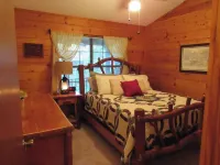 Cozy Nottely River Cabin. Close to lake, hiking trails, and Vogel State Park. Hotels near Beasley Knob OHV Area