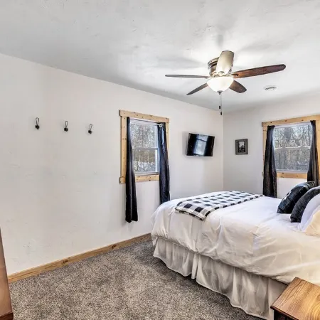 Woodland Retreat I Pet Friendly I Mins to Town