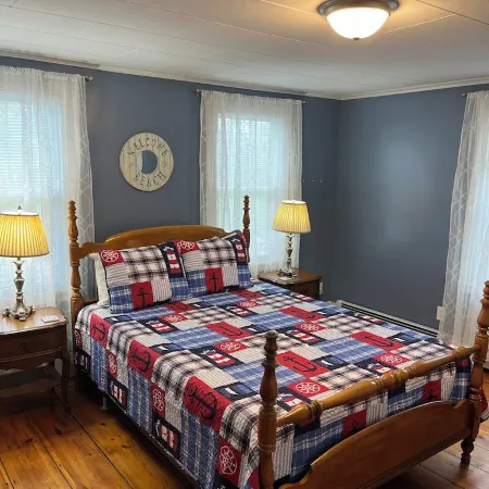 Family friendly serene house close to beaches, sleeps 8, lot off street parking