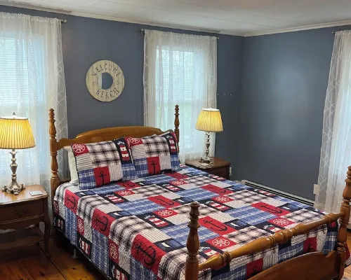 Family friendly serene house close to beaches, sleeps 8, lot off street parking Hotels in Saco