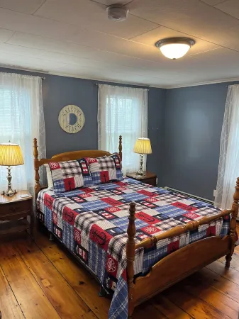 Family friendly serene house close to beaches, sleeps 8, lot off street parking