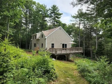 Biscay Repose,  Biscay Pond, Bristol. Private, spacious, family friendly