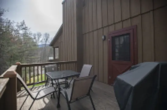 Adorable Cabin Tucked Among the Trees in the Smoky Mountains