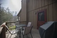 Adorable Cabin snuggled in the trees AND Smoky Mountains!