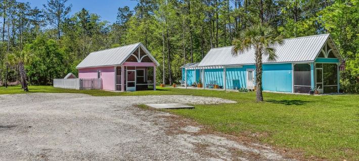 Castaway Tiny Home in Bon Secour near Bon Secour River, 8 miles to sportsplex Hotels in Baldwin County