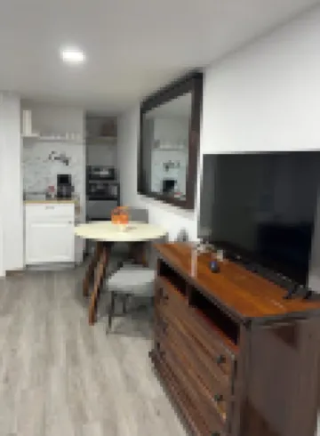 Cozy Suite *Excellent location* FREE Wi-fi/Netflix