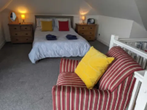 Uninterrupted spectacular views over the Camel Estuary and ocean.