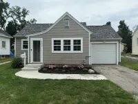 NEW! Charming Cottage on Elmhurst Drive Ne. Close to Mt. Mercy and Coe College.