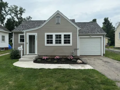 NEW! Charming Cottage on Elmhurst Drive Ne. Close to Mt. Mercy and Coe College.