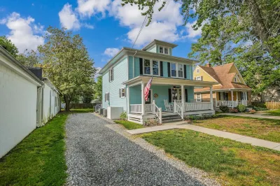 Hawthorn House Remodeled 3BR Walk to Town! Hotel in zona Colonial Beach