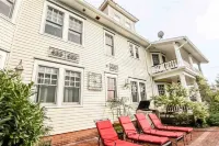 Historic Luxury Condo with POOL & modern amenities in Wildwood Crest, NJ Hotels in 