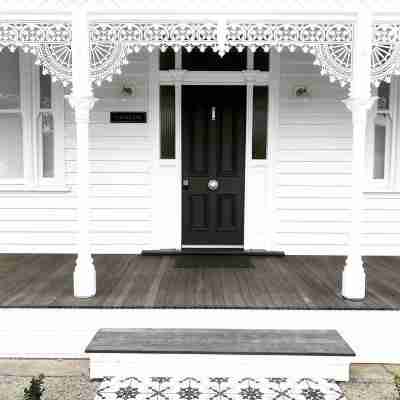 Castlebar - Superior Boutique Accomodation - Steps to Pakington Street Others