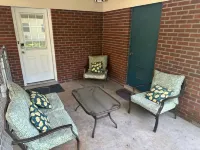 Holly Hideaway - Dog-Friendly Close to Beach & Downtown with Golf Cart!!!