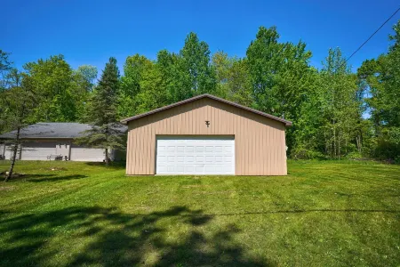 Relaxing Getaway with that UP North Feel!