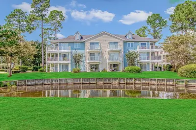 Fantastic condo fully furnished and beautiful overlooking the Magnolia course 샬롯트 스테이션 쇼핑센터 주변 호텔