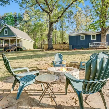 Rainyville - Emerald: Charming cottage with loft in Walhalla, South Carolina