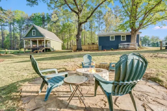 Rainyville - Emerald: Charming cottage with loft in Walhalla, South Carolina