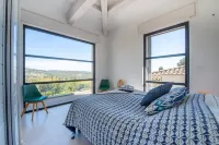 Magnificent villa with breathtaking views of the sea and vineyards, a little paradise