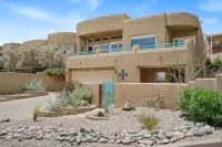 Amazing views of the mountains and city with game room and putting green!!! - Jacuzzi