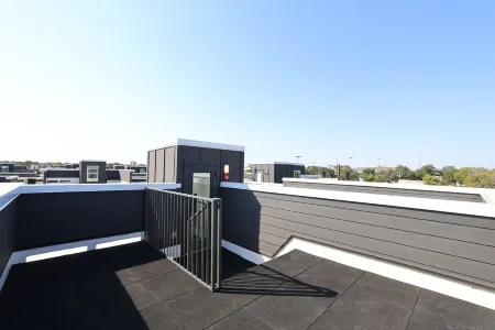 Cowboy's Condo/ Steps to Stadium