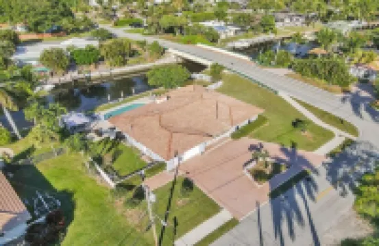 6BR Modern Waterfront Villa Heated Pool Gameroom