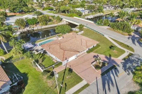 6BR Modern Waterfront Villa Heated Pool Gameroom