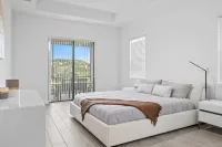 Luxury living in a gorgeous modern rental with access to Pool, Gym and more. Hotel a Manatee County