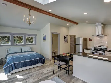 Best of Hawthorne - In the heart of Southeast Portland - Close To Everything Отели рядом с достопримечательностью «Mount Tabor Park»