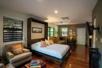 Coconut Grove Garden Cottage • Private Retreat with Free Parking & Full Kitchen - 방갈로