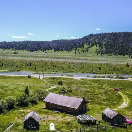 Montana Hideaway on the Madison River