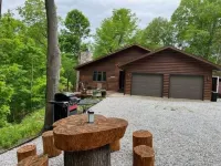 Beautiful River Property Private Cabin, less than 5 minutes from DT New Buffalo!