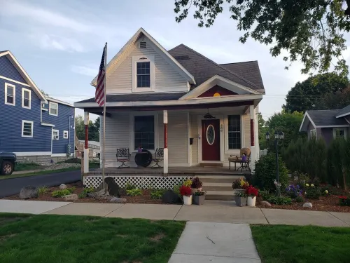 Located less than 1.5 blocks from the two main intersections Downtown Ludington