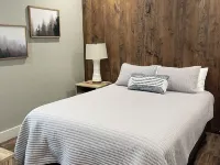 "RIVER TIME" CABIN DIRECTLY ON CADDO RIVER, FLAT YARD Hotels in Glenwood