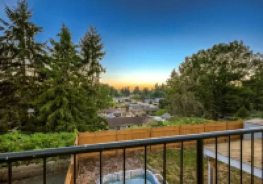 5min from Airport! Sleeps 16+! Great location. Close to everything⭐